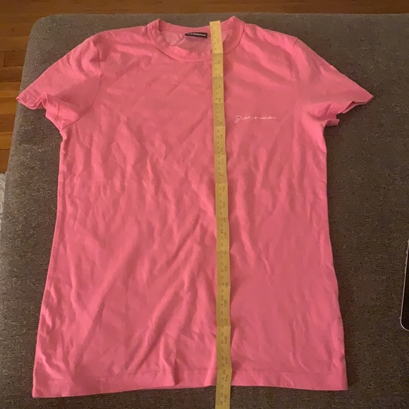 Embroidered logo t-shirt
- Fitted shape
- Ribbed crew neck
- Logo on the chest - Picture 11 of 14